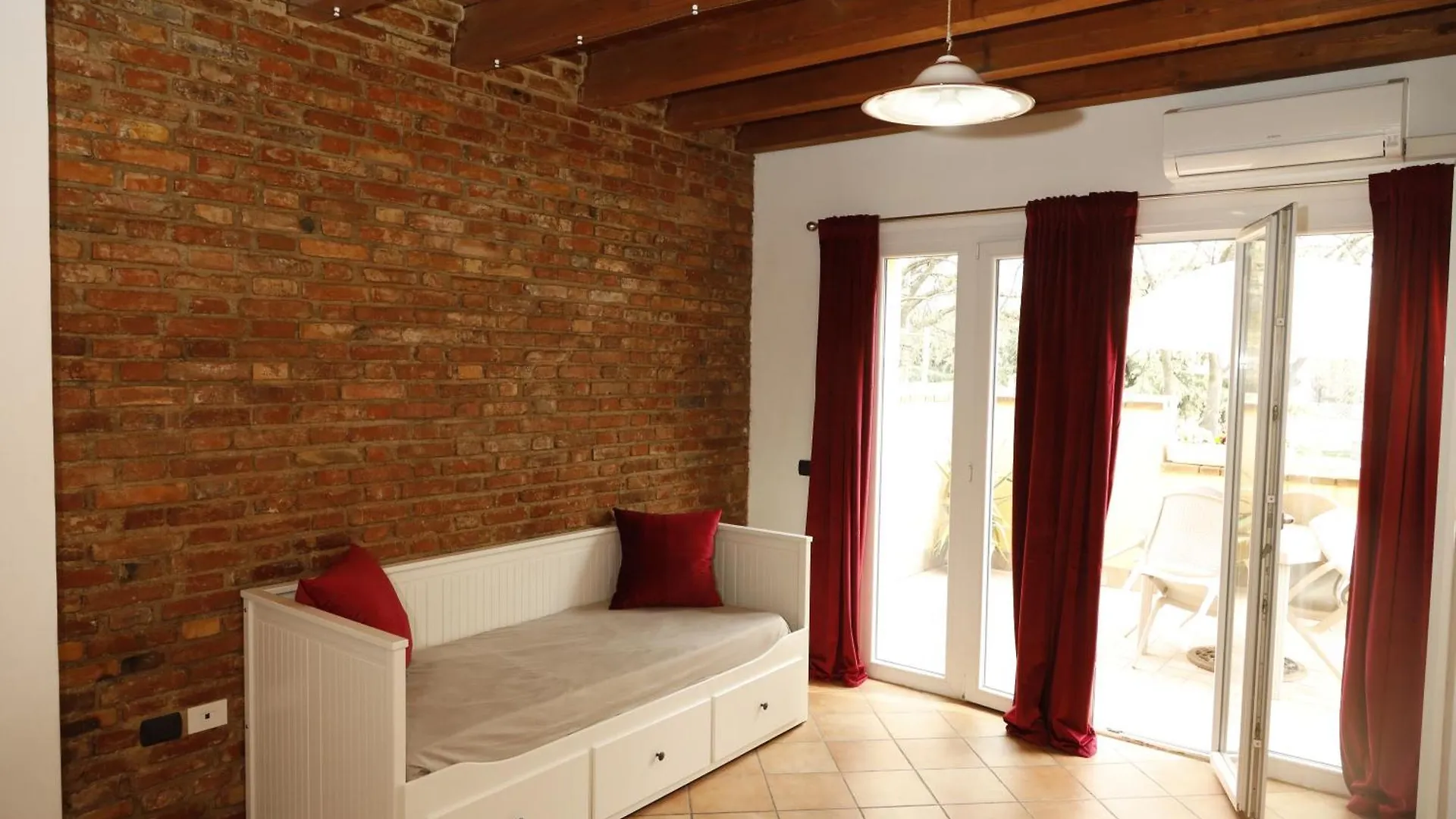 Amira Suite Fiera Verona 0*,